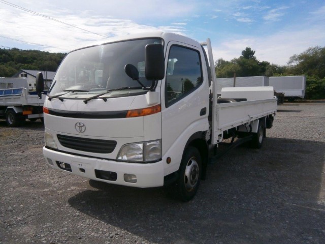 トヨタ ダイナ 平ボディ・クレーン付 平成14年式 KK-XZU421｜画像1