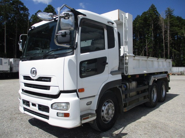 日産UD クオン ダンプ・重機運搬車 平成26年式 QKG-CW5XL｜画像1