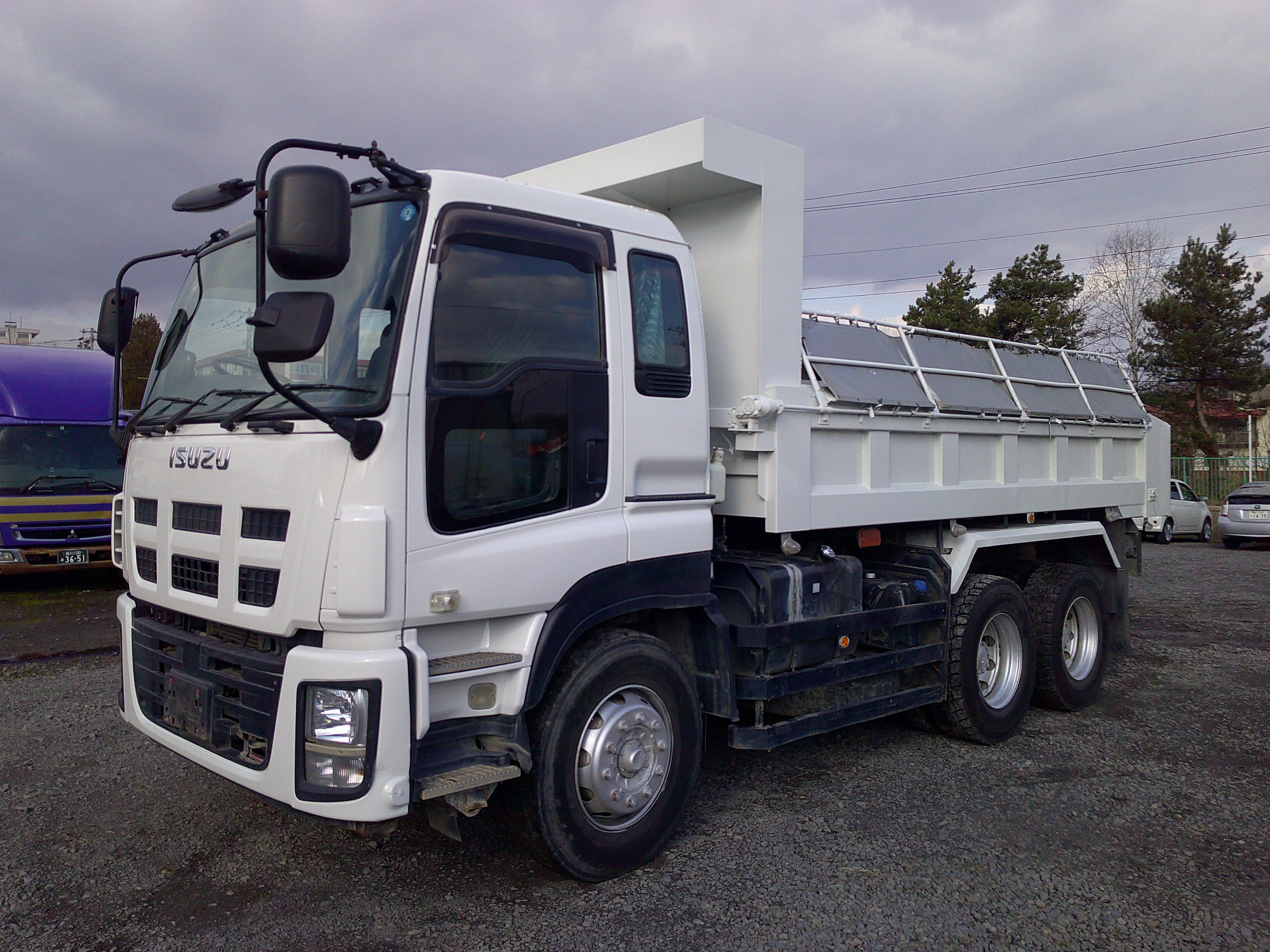 いすゞ ギガ ダンプ 平成26年式 QKG-CXZ77AT｜画像1