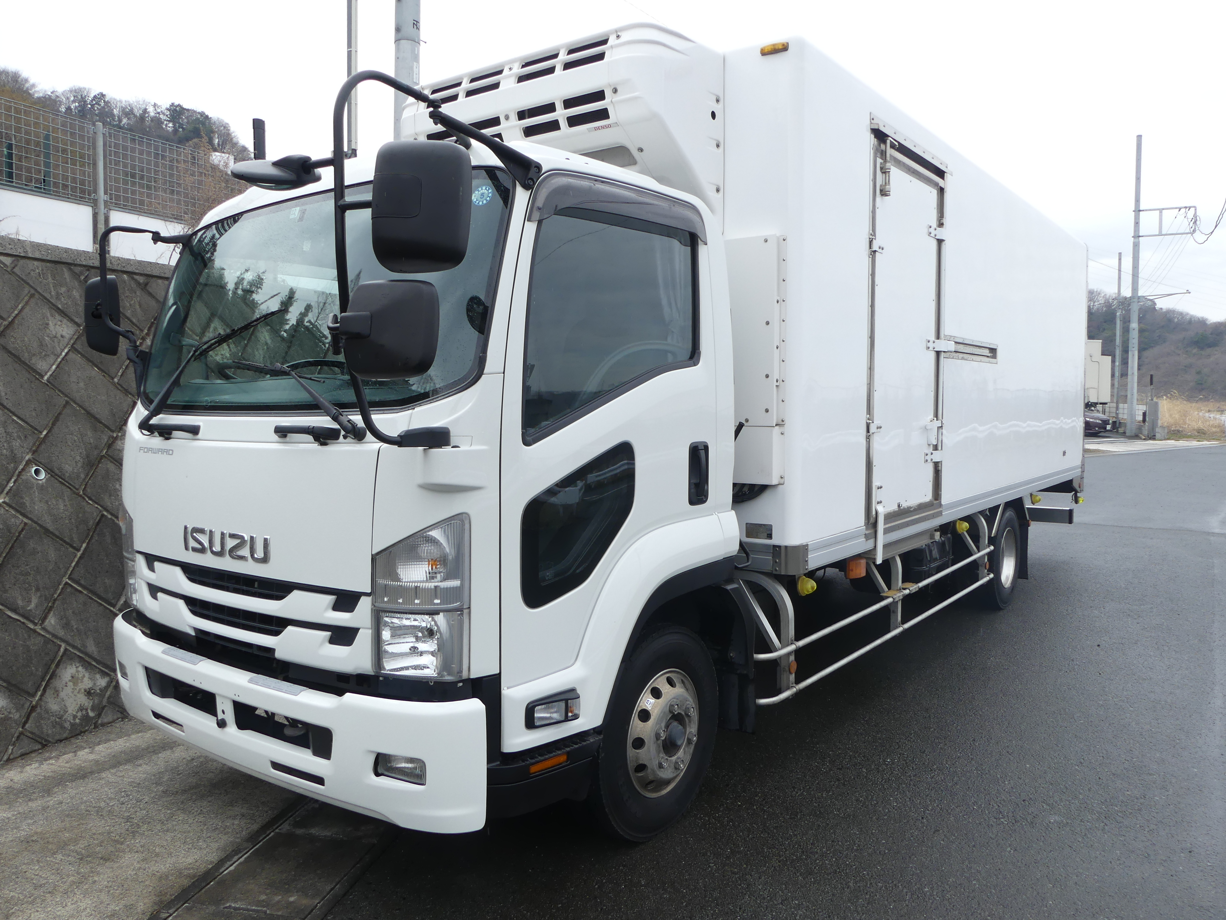 いすゞ フォワード 冷凍バン・ウィング 平成28年式 TKG-FRR90T2｜画像1