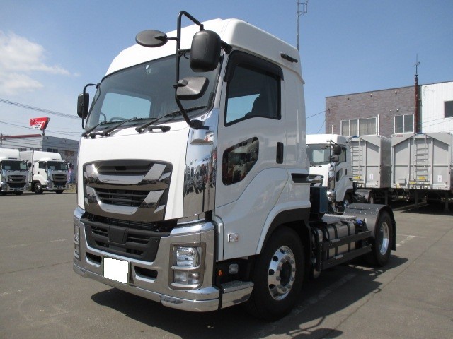 いすゞ ギガ トラクタヘッド 平成29年式 QKG-EXD52BE｜画像1