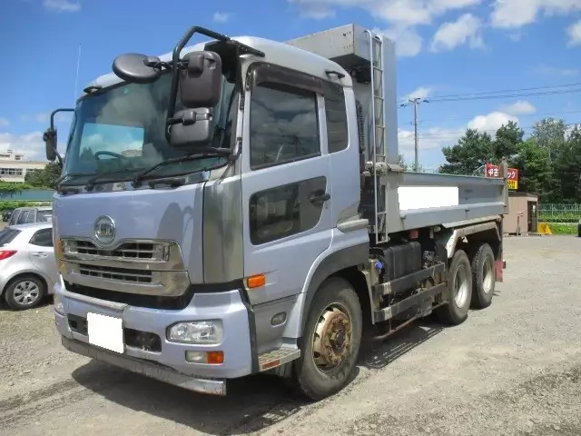 平成22年10月中古大型日産UDクオンの画像1