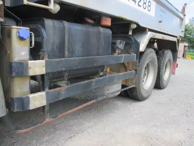 平成22年10月中古大型日産UDクオンの画像15