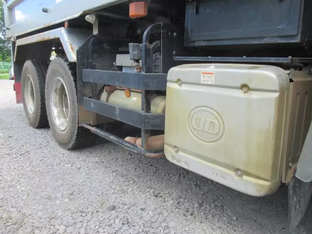 平成22年10月中古大型日産UDクオンの画像16