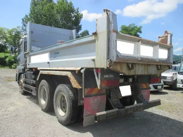 平成22年10月中古大型日産UDクオンの画像6