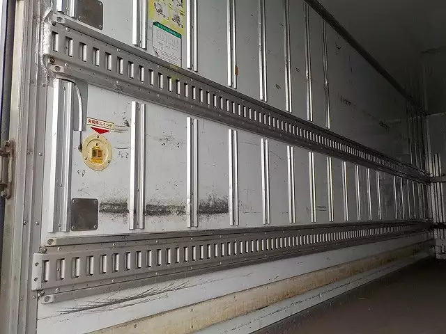 平成22年10月中古中型冷凍バン・ウィングいすゞいすゞの画像11