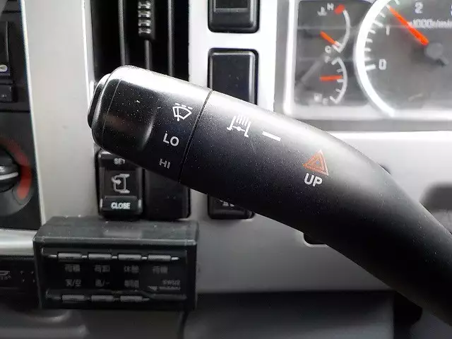 平成22年10月中古中型冷凍バン・ウィングいすゞいすゞの画像18