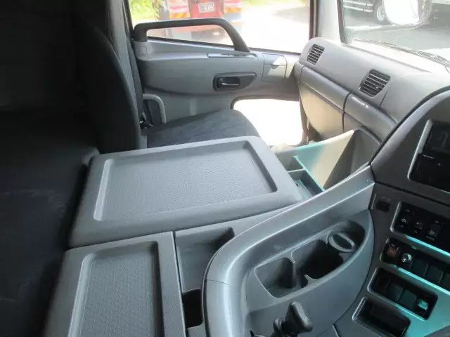 平成26年12月中古大型トラクタヘッド日産UDUDトラックスの画像36