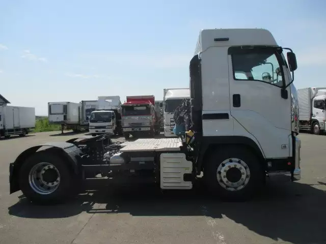 平成29年10月中古大型トラクタヘッドいすゞギガの画像4