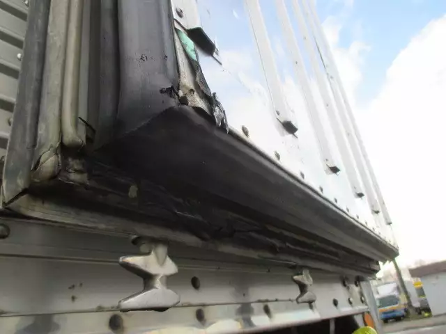 平成22年10月中古大型冷凍バン・ウィング日産UDクオンの画像28