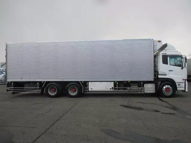 平成22年10月中古大型冷凍バン・ウィング日産UDクオンの画像4