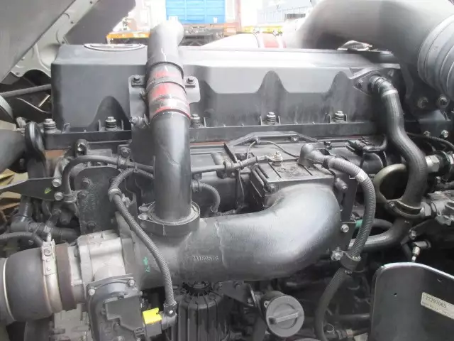 平成28年10月中古大型トラクタヘッド日産UDUDトラックスの画像26