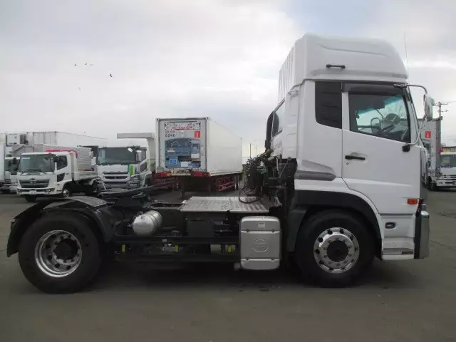 平成28年10月中古大型トラクタヘッド日産UDUDトラックスの画像4