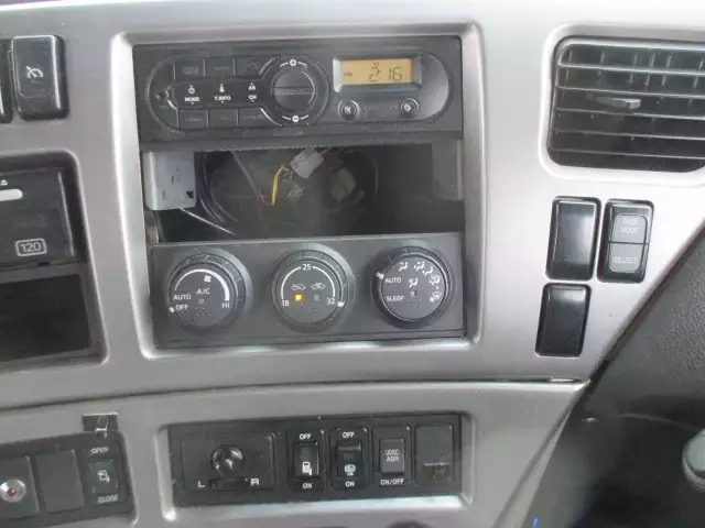 平成28年10月中古大型トラクタヘッド日産UDUDトラックスの画像33