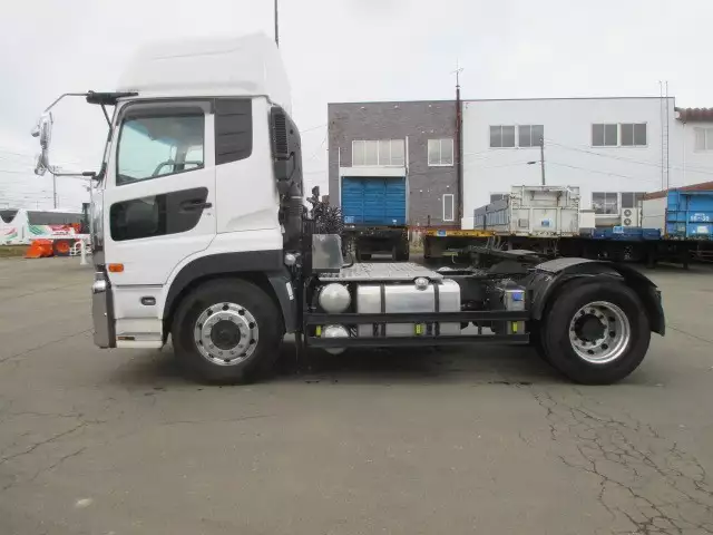 平成28年10月中古大型トラクタヘッド日産UDUDトラックスの画像5