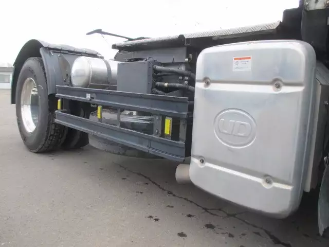 平成28年10月中古大型トラクタヘッド日産UDUDトラックスの画像9