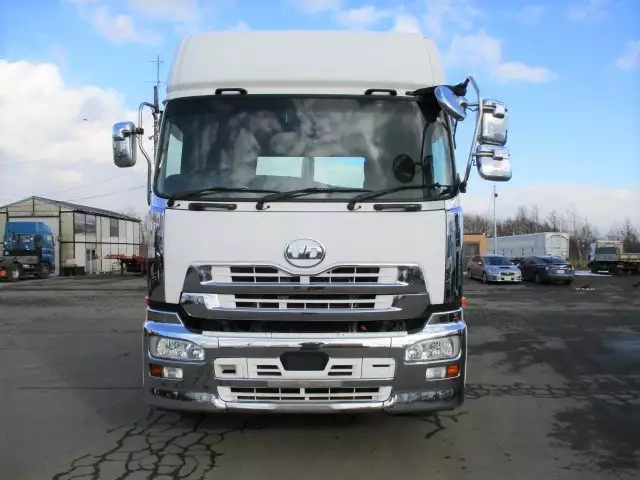 平成28年11月中古大型トラクタヘッド日産UDクオンの画像2