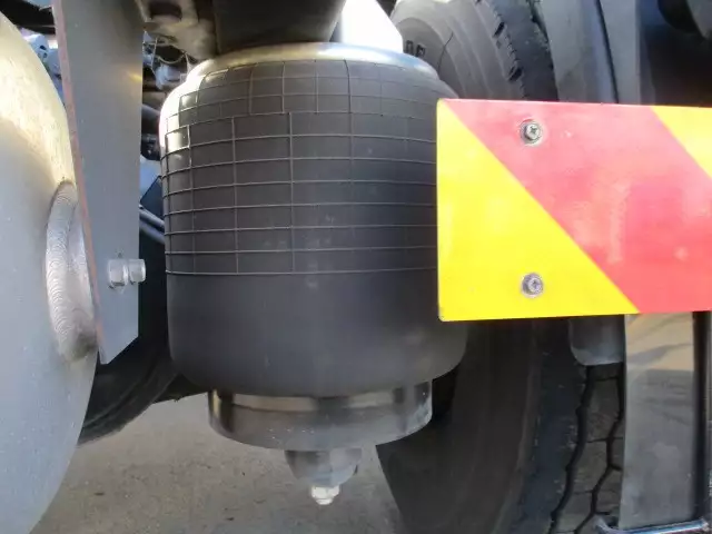 平成28年11月中古大型トラクタヘッド日産UDクオンの画像17