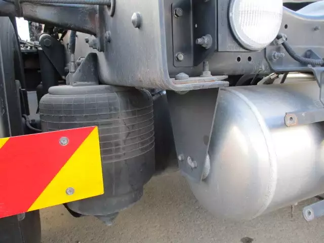 平成28年11月中古大型トラクタヘッド日産UDクオンの画像22