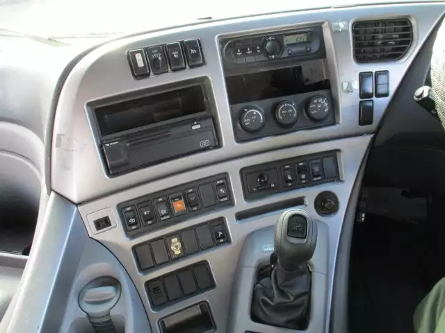 平成28年11月中古大型トラクタヘッド日産UDクオンの画像30