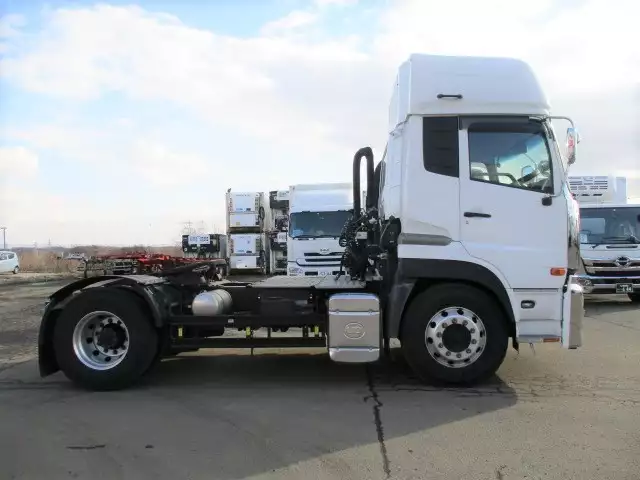 平成28年11月中古大型トラクタヘッド日産UDクオンの画像4