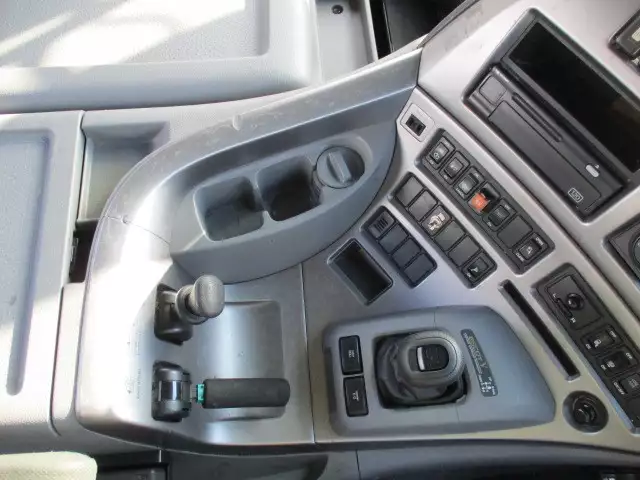 平成28年11月中古大型トラクタヘッド日産UDクオンの画像31