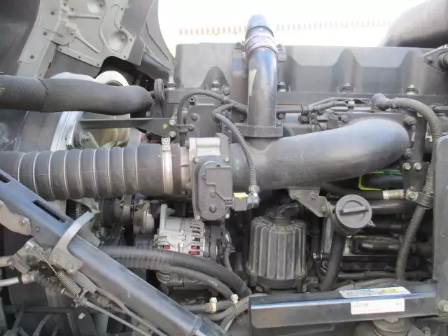 平成28年11月中古大型トラクタヘッド日産UDクオンの画像36