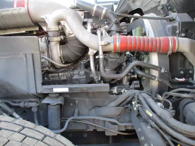 平成28年11月中古大型トラクタヘッド日産UDクオンの画像37