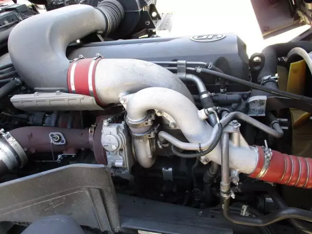 平成27年05月中古大型トラクタヘッド日産UDUDトラックスの画像11