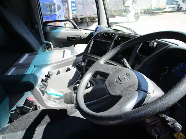 平成27年05月中古大型トラクタヘッド日産UDUDトラックスの画像34