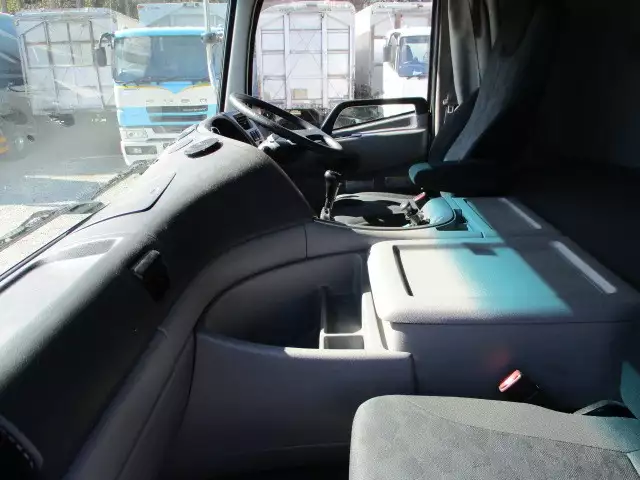 平成27年05月中古大型トラクタヘッド日産UDUDトラックスの画像37