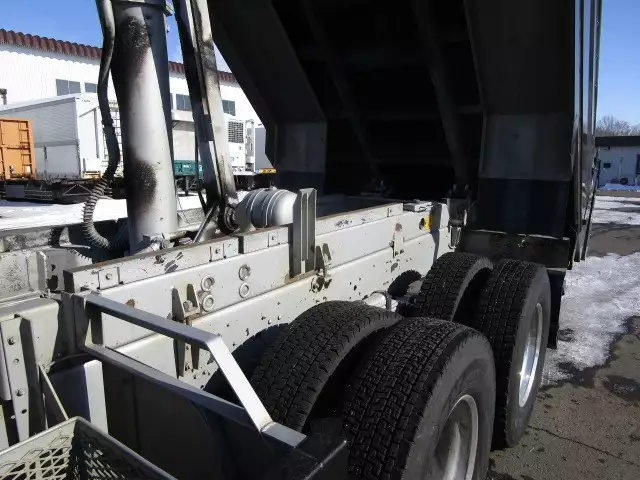 平成26年12月中古大型日産UDUDトラックスの画像19