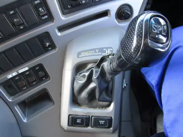 平成26年12月中古大型日産UDUDトラックスの画像55