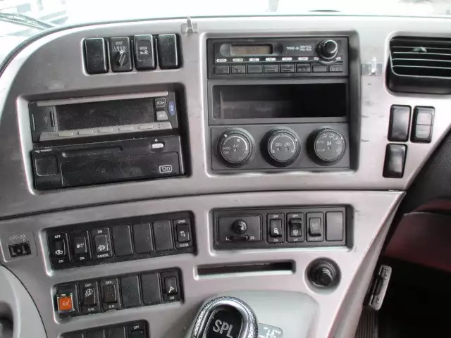 平成24年05月中古大型トラクタヘッド日産UDクオンの画像20