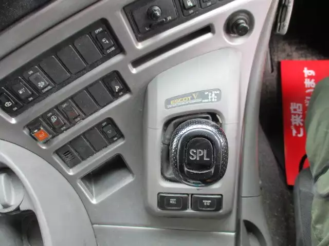 平成24年05月中古大型トラクタヘッド日産UDクオンの画像21