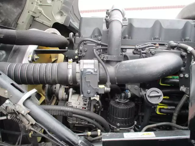 平成24年05月中古大型トラクタヘッド日産UDクオンの画像24