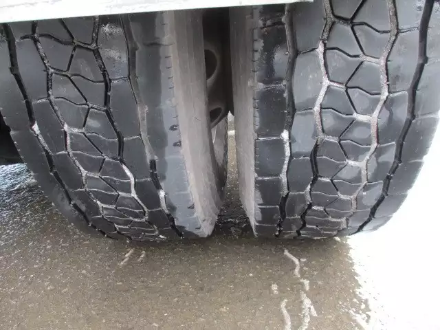 平成24年05月中古大型トラクタヘッド日産UDクオンの画像31