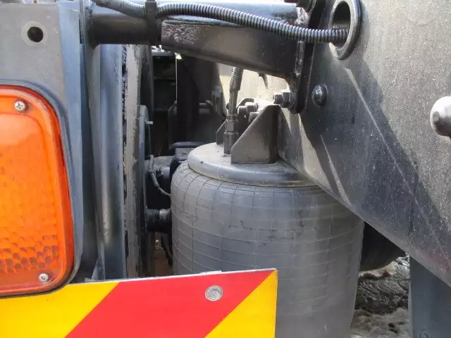 平成25年12月中古大型トラクタヘッド日産UDUDトラックスの画像18