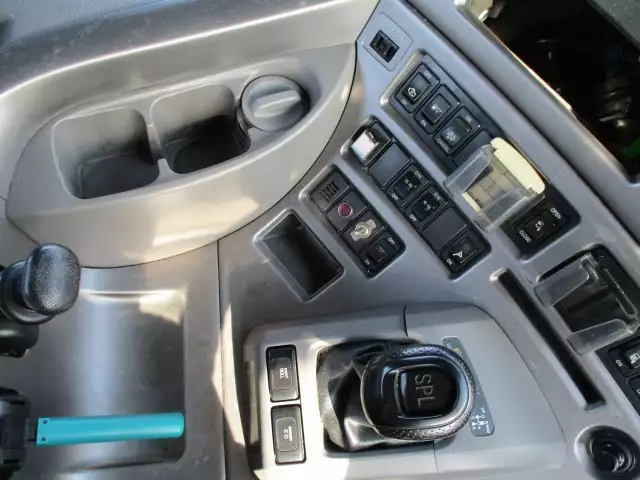 平成25年12月中古大型トラクタヘッド日産UDUDトラックスの画像26