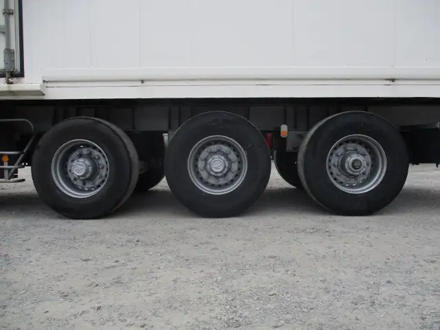 車検付：令和7年7月30日　平成27年 東邦40FT3軸コンテナシャシ（スーパーシングル エアサス）+冷凍コンテナSET　積載：29,900㎏　第五輪：11,030㎏以上　エアサスの画像25