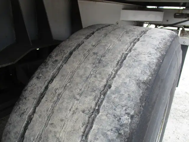 車検付:令和7年7月30日 平成27年 東邦40FT3軸コンテナシャシ(スーパーシングル エアサス)+冷凍コンテナSET 積載:29,900㎏ 第五輪:11,030㎏以上 エアサスの画像29