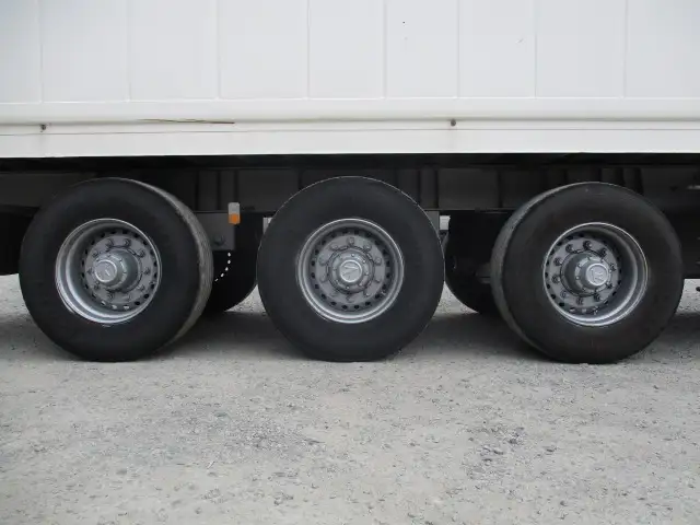 車検付:令和7年7月30日 平成27年 東邦40FT3軸コンテナシャシ(スーパーシングル エアサス)+冷凍コンテナSET 積載:29,900㎏ 第五輪:11,030㎏以上 エアサスの画像30