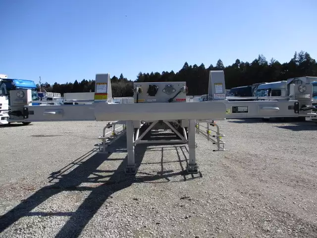 未使用車　40FT3軸コンテナシャシ　リフトアクスル　積載30,480㎏の画像2