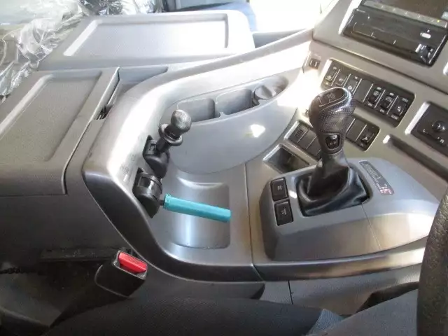 平成24年03月中古大型トラクタヘッド日産UDUDトラックスの画像29