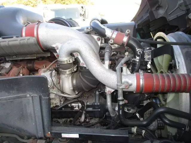 平成26年12月中古大型トラクタヘッド日産UDUDトラックスの画像53