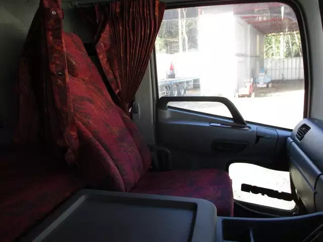 平成28年05月中古大型トラクタヘッド日産UDニッサンディーゼルの画像49