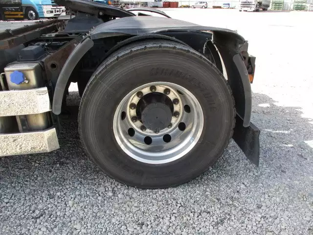 平成27年05月中古大型トラクタヘッド日産UDUDトラックスの画像29