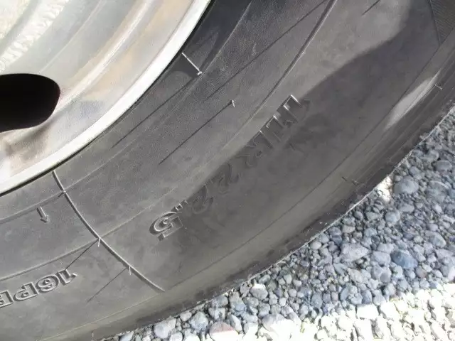 平成27年05月中古大型トラクタヘッド日産UDUDトラックスの画像32