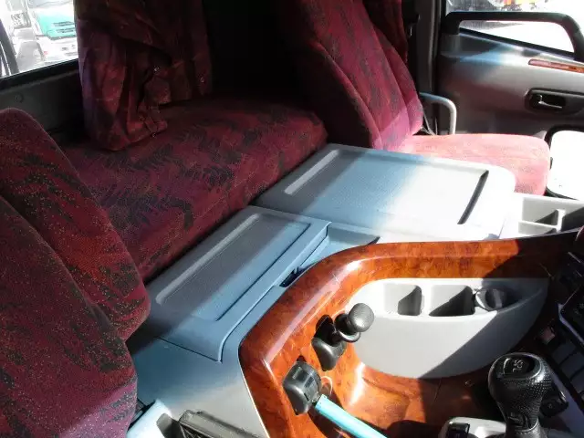 平成27年05月中古大型トラクタヘッド日産UDUDトラックスの画像39