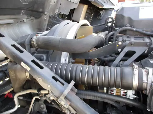 平成27年05月中古大型トラクタヘッド日産UDUDトラックスの画像52